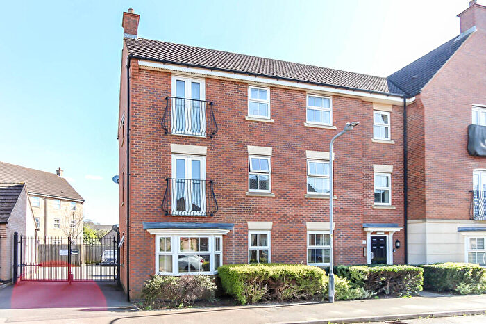 2 Bedroom Flat For Sale In Flowerhill Drive, Wellingborough, NN8