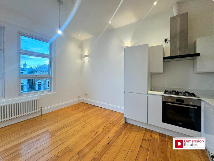2 Bedroom Flat To Rent In Evering Road, Upper Clapton, Hackney, E5