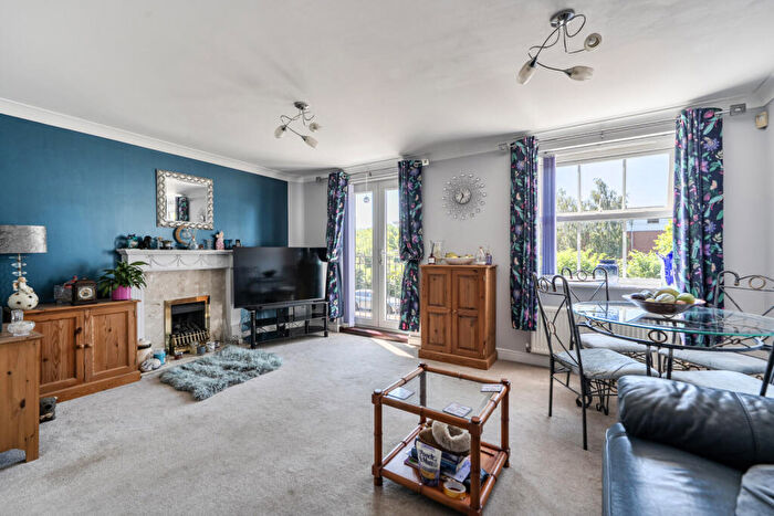 4 Bedroom Town House For Sale In Hotel Road, Gillingham, Kent, ME8