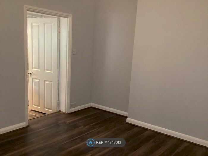 1 Bedroom Flat To Rent In Ground Floor, Isleworth, TW7