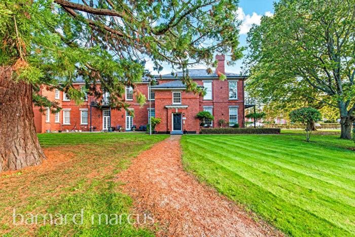 2 Bedroom Apartment To Rent In Glanville Way, Epsom, KT19