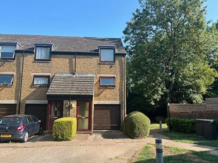 2 Bedroom Maisonette For Sale In Bazes Shaw, New Ash Green, DA3