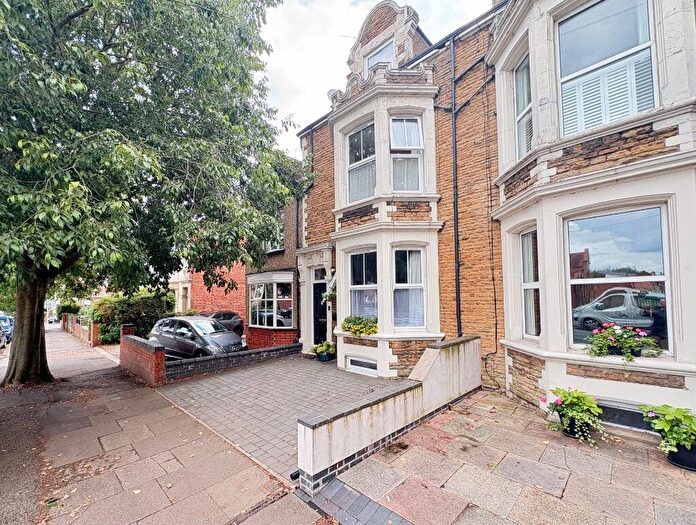 5 Bedroom Terraced House For Sale In Kingsthorpe Grove, Kingsthorpe, Northampton, NN2