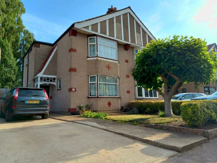 3 Bedroom House To Rent In Marina Gardens, Cheshunt, Waltham Cross, EN8