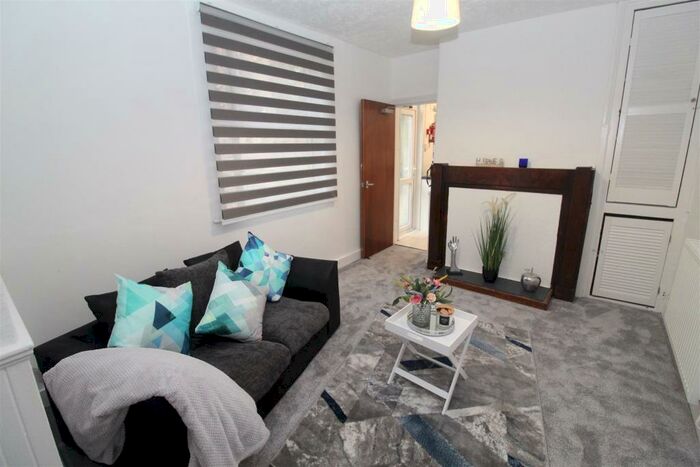 2 Bedroom Flat To Rent In Claude Road, Roath, Cardiff, CF24