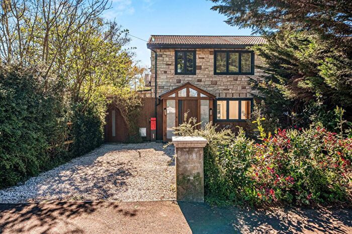 3 Bedroom Semi Detached House To Rent In Tedder Road, Hemel Hempstead, HP2