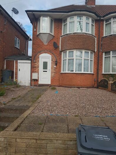 3 Bedroom Semi-Detached House To Rent In Yateley Crescent, Great Barr, B42
