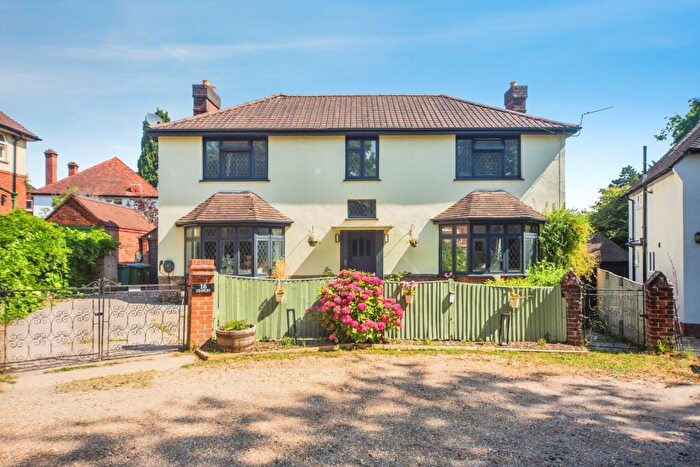 4 Bedroom Detached House For Sale In Oaklands Way, Southampton, Hampshire, SO16