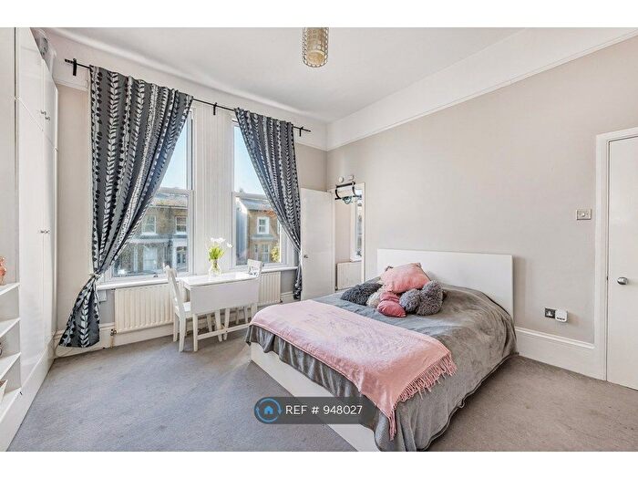 Studio To Rent In Ealing, London, W5