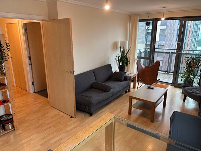2 Bedroom Flat To Rent In Victoria Road, London, W3