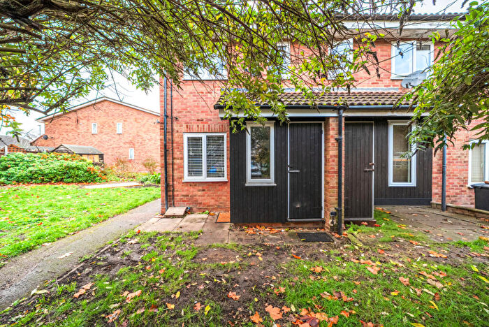 1 Bedroom End Of Terrace House For Sale In Waverley Court, Woking, GU22