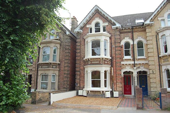 1 Bedroom Flat To Rent In Chaucer Road, Bedford, MK40