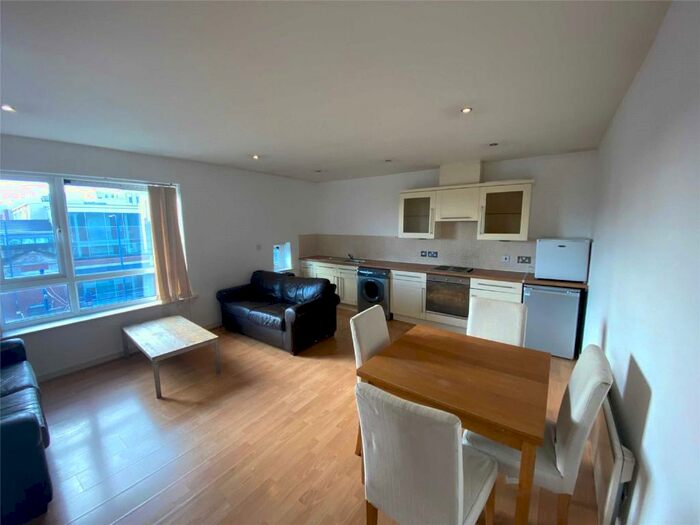 3 Bedroom Apartment To Rent In Sugar Mill Square, Salford, M5