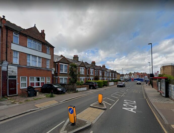 2 Bedroom Flat To Rent In Catford Hill, London, SE6