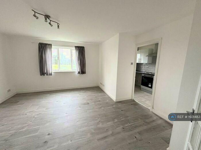 2 Bedroom Flat To Rent In Tideside Court, London, SE18