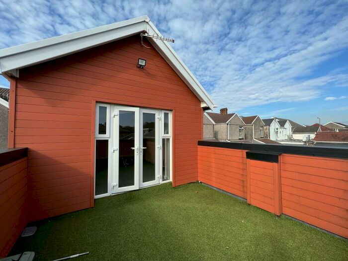 3 Bedroom Flat To Rent In New Road, Skewen, Neath, SA10