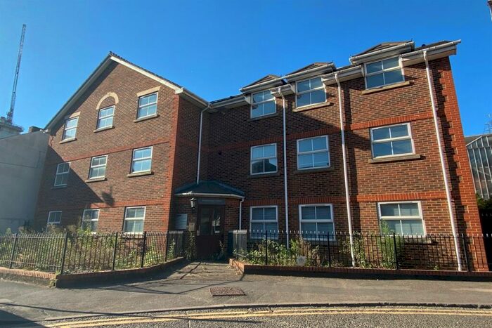 1 Bedroom Apartment To Rent In Stanshawe Court, Stanshawe Road, Reading, RG1