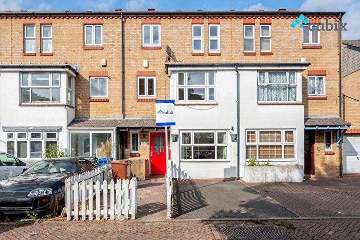 5 Bedroom Town House To Rent In Keat Close, London, SE1