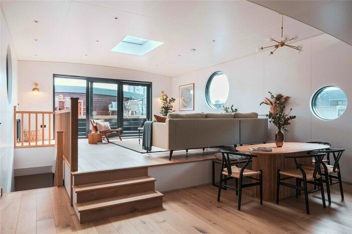 3 Bedroom Houseboat To Rent In Cheyne Pier, Cheyne Walk, London, SW10