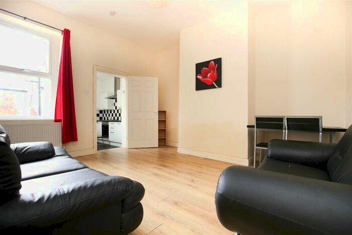 2 Bedroom Flat To Rent In Simonside Terrace, Heaton NE6
