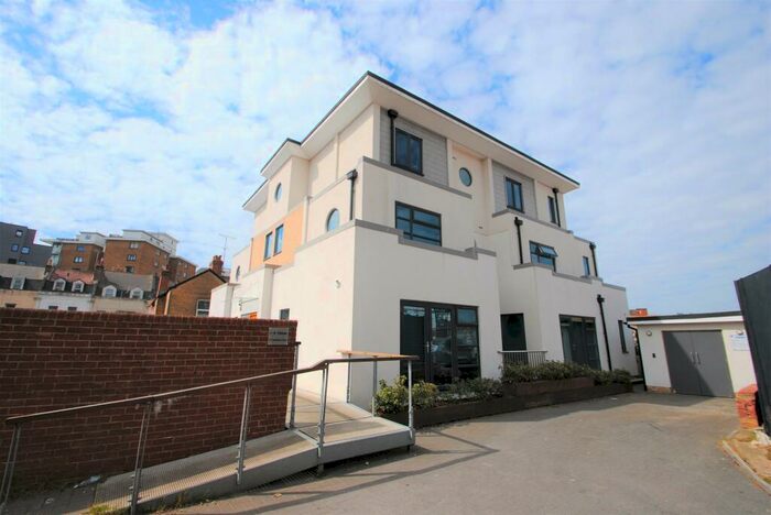 2 Bedroom Flat To Rent In Vitrum, Lansdowne Lane, Bournemouth, BH1