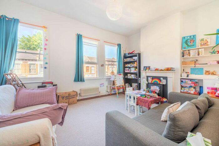 2 Bedroom Flat To Rent In Solon Road, Brixton, London, SW2