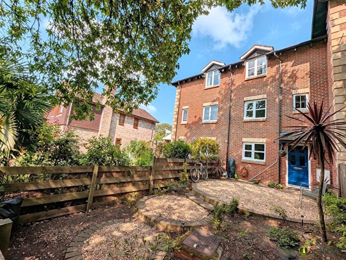 4 Bedroom Terraced House For Sale In East Hill Road, Ryde, PO33