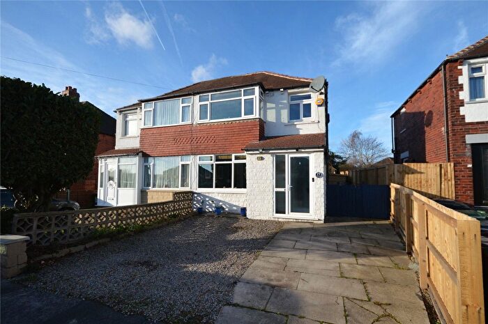 3 Bedroom Semi Detached House For Sale In Waincliffe Crescent, Beeston, Leeds, LS11