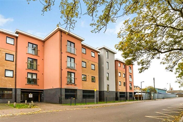2 Bedroom Flat To Rent In Bedroom St Floor Flat In Tilbury, RM18