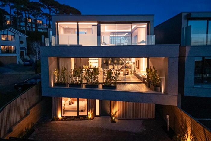 4 Bedroom Detached House For Sale In Partridge Walk, Lilliput, BH14