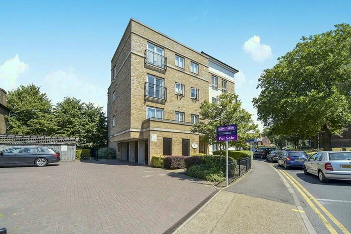 2 Bedroom Flat To Rent In Pyramid Court, Hawks Road, Kingston Upon Thames, KT1
