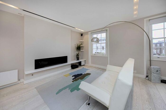 2 Bedroom Flat To Rent In Ledbury Road, London, W11