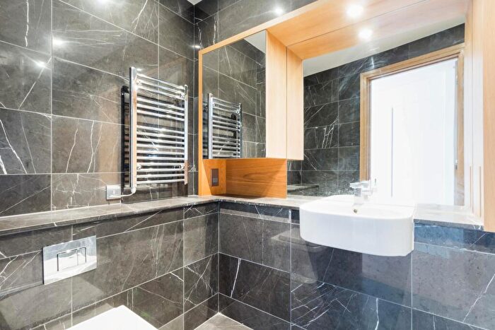 Apartment To Rent In Arena Tower, Crossharbour Plaza, Canary Wharf, London, E14