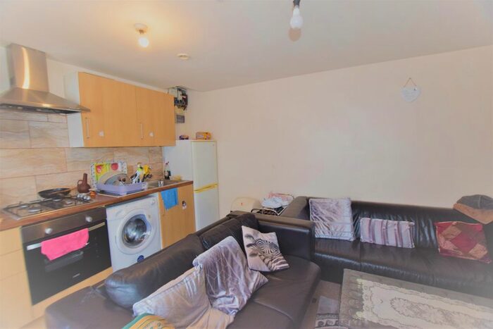 1 Bedroom Flat To Rent In Oak Yard, Queens Road, Watford, WD17