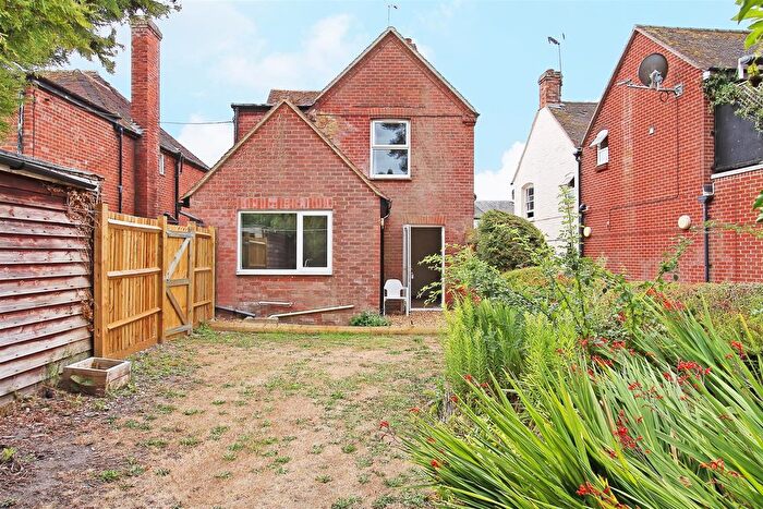 2 Bedroom Detached House For Sale In High Street, Stockbridge, SO20