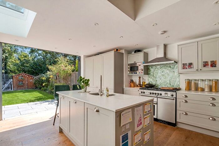 4 Bedroom Semi Detached House For Sale In Weihurst Gardens, Sutton, SM1