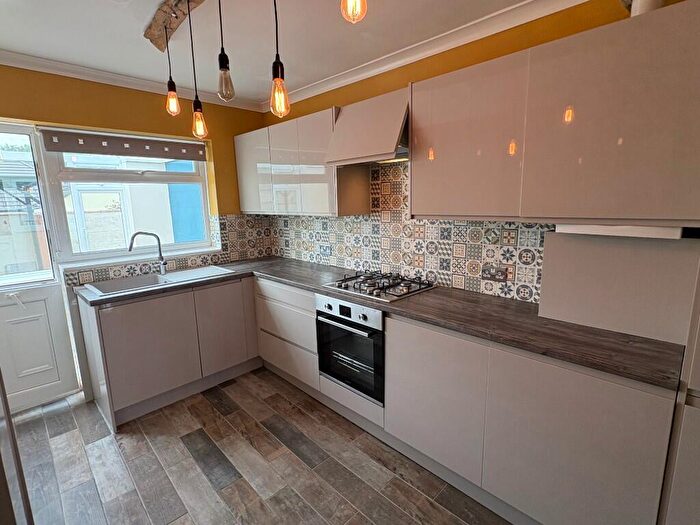 3 Bedroom Semi-Detached Bungalow For Sale In Maynard Park, PL20