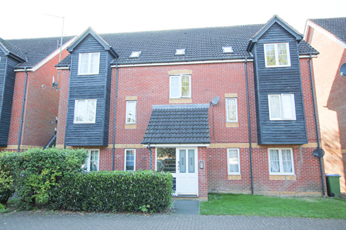 2 Bedroom Flat To Rent In Harbury Court, Newbury, West Berkshire, RG14