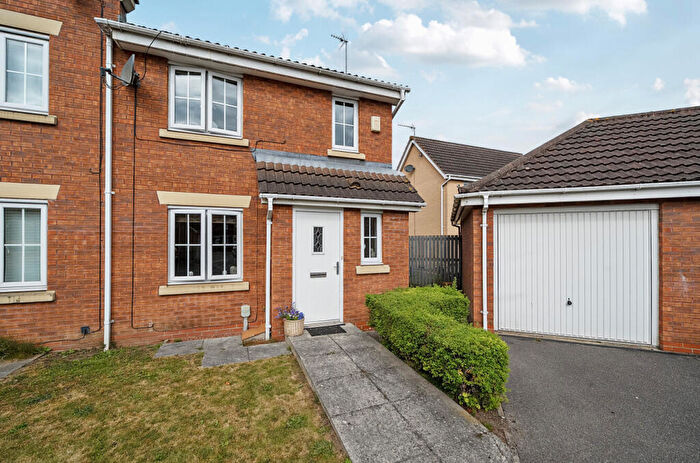 3 Bedroom Semi-Detached House For Sale In Rivelin Park, Kingswood, Hull, HU7