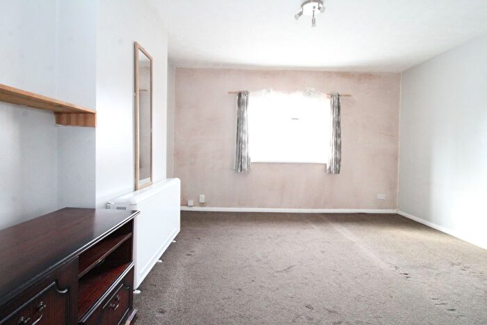 Studio To Rent In Bury Park Road, Luton, LU1