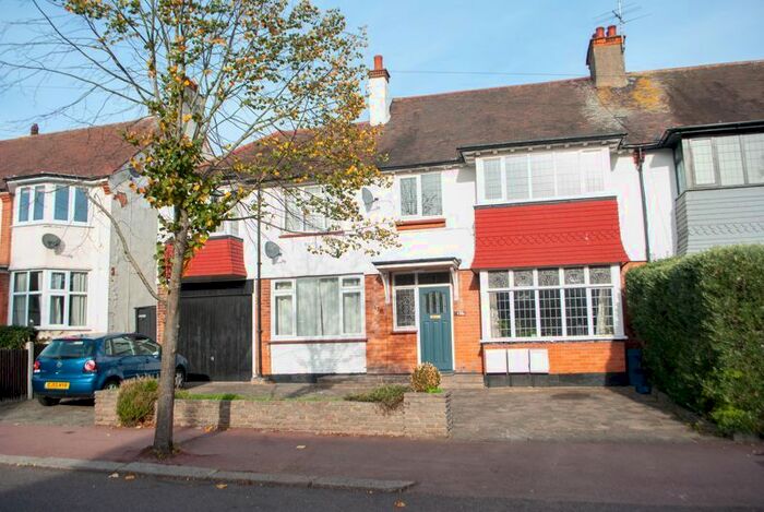 2 Bedroom Flat To Rent In Hadleigh Road, Leigh-On-Sea, SS9