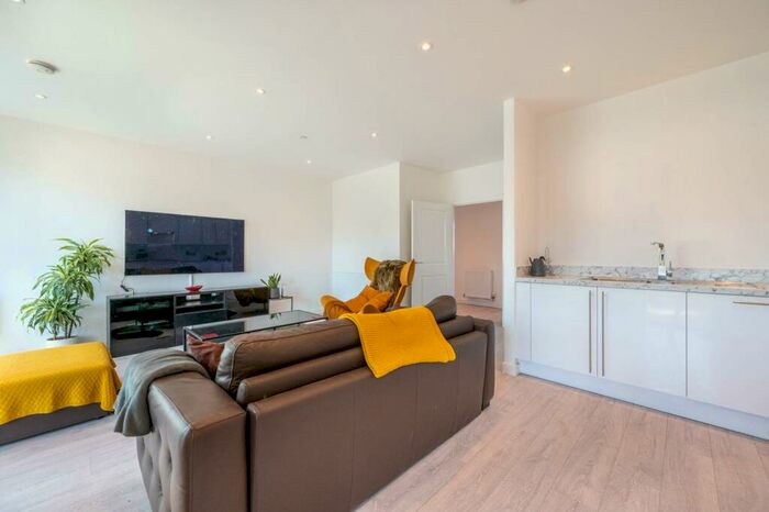 2 Bedroom Flat To Rent In Barking, Barking, IG11