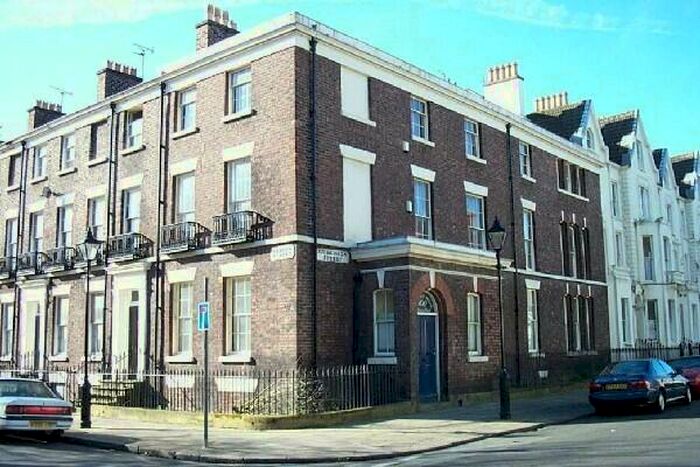 2 Bedroom Apartment To Rent In Huskisson Street, L8