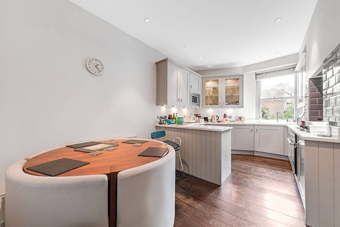 1 Bedroom Flat To Rent In Waldemar Avenue, Fulham, London, SW6