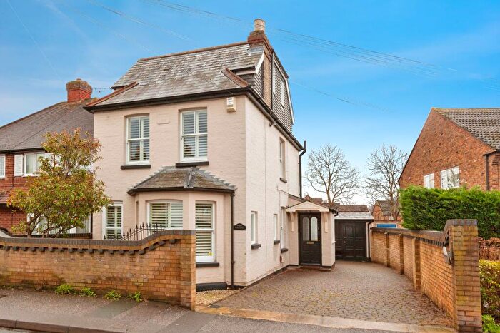 5 Bedroom Detached House For Sale In Eastfield Road, Slough, SL1