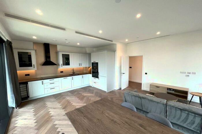 2 Bedroom Apartment To Rent In Gauging Square, E1W