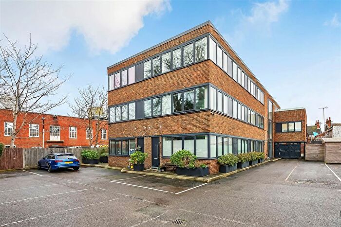 1 Bedroom Flat For Sale In Ashtead, KT21