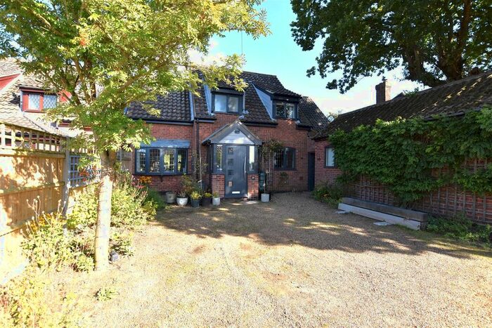 4 Bedroom Semi-Detached House For Sale In Chapel Street, Southrepps, Norwich, NR11