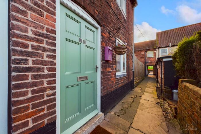 2 Bedroom Semi-Detached House To Rent In Holydyke, Barton-upon-Humber, DN18