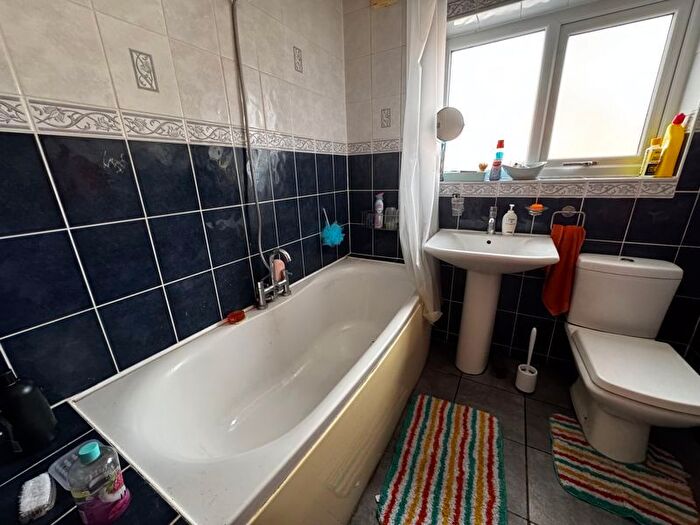 3 Bedroom Semi-Detached House For Sale In Walesby Lane, Ollerton, Newark, NG22